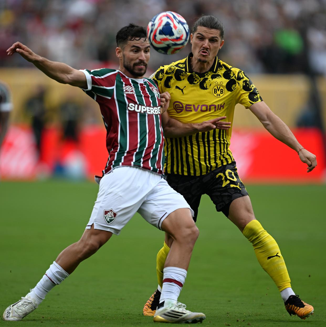 爱游戏在线-比利时绝杀多特蒙德，马丁内利关键制胜