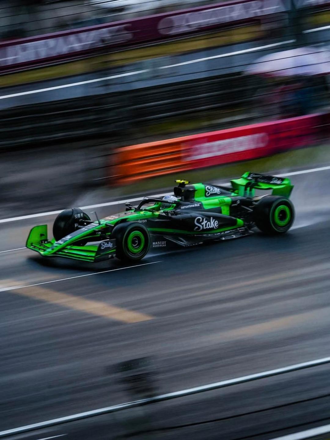 爱游戏-雷诺车队鏖战红牛车队,周冠宇惊艳四座